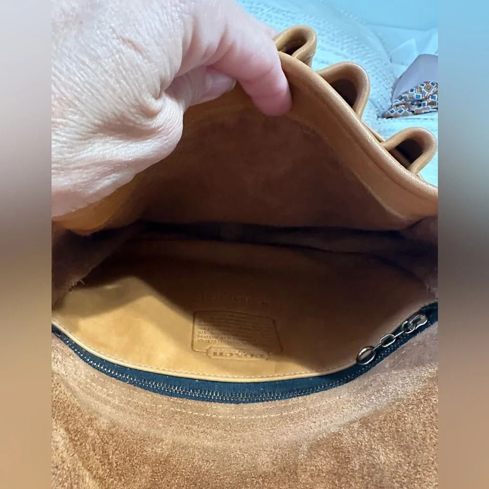 The Coach Lightweights Collection 4050 Vintage Leather Bag - Picture 8 of 17